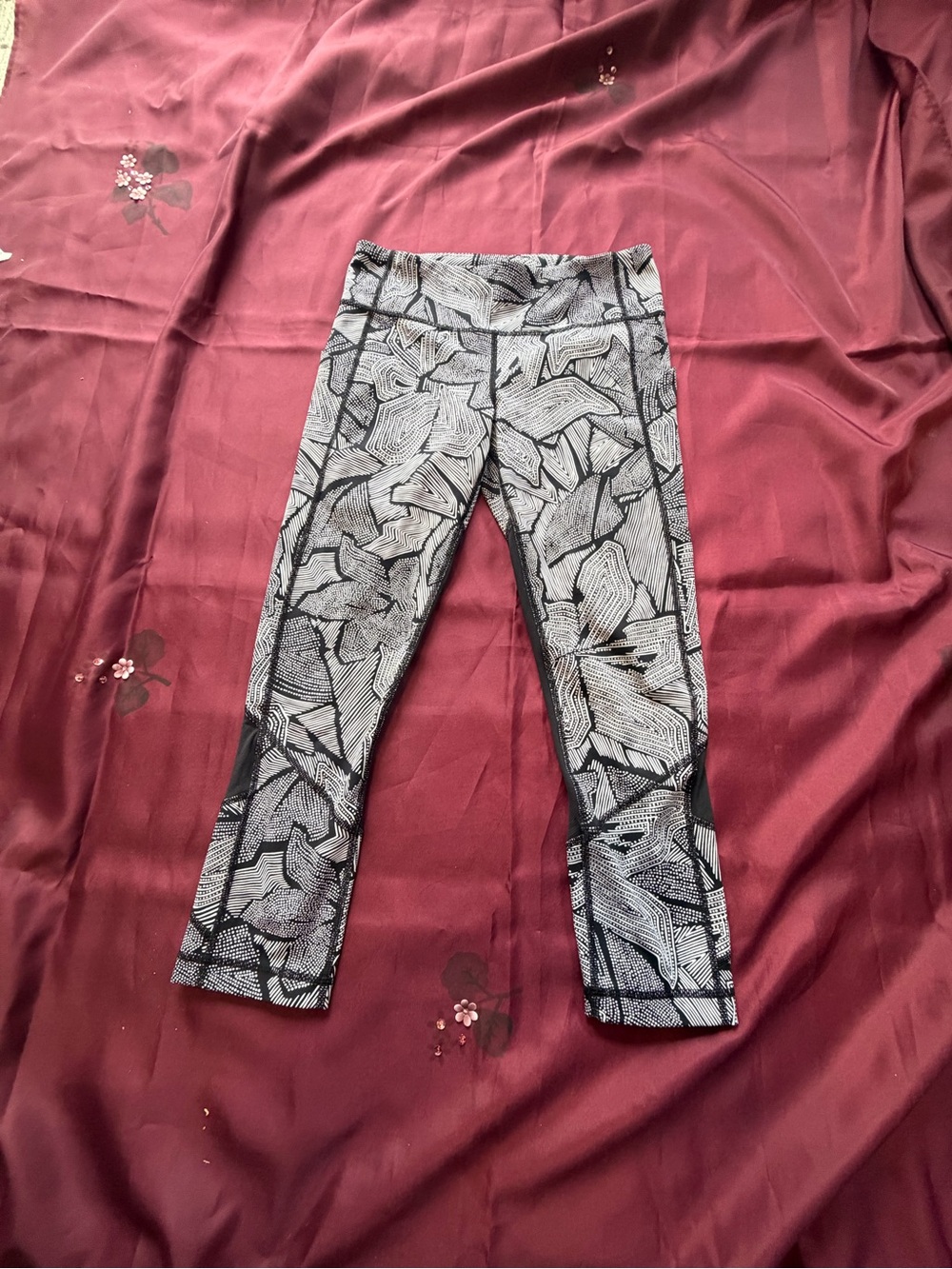 lululemon athletica Black & Gray Abstract Crop Leggings